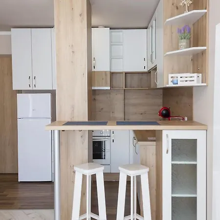 Sunny Blue One-bedroom Flat With Balcony By Flat Mаnager 瓦爾納