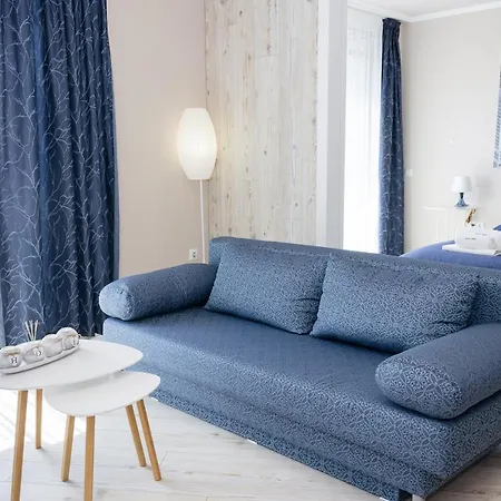 アパート Sunny Blue One-bedroom Flat With Balcony By Flat Mаnager