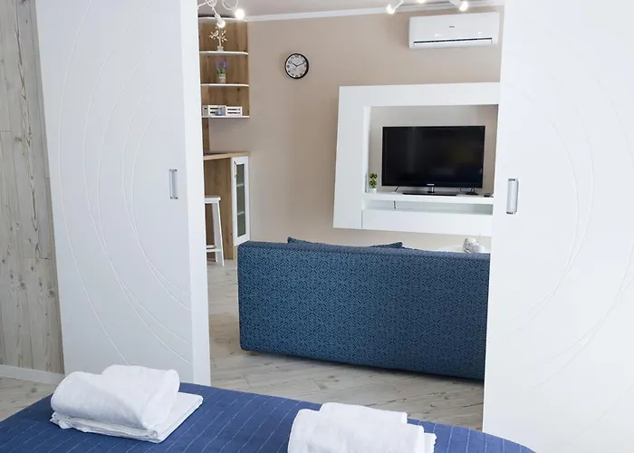 アパート Sunny Blue One-bedroom Flat With Balcony By Flat Mаnager