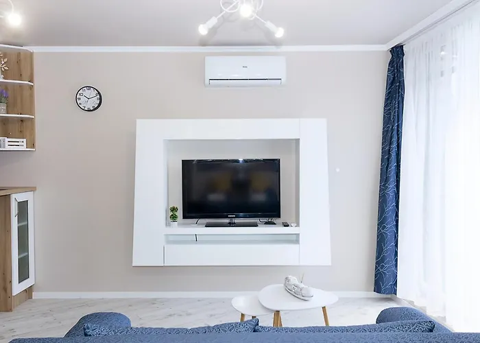 Sunny Blue One-bedroom Flat With Balcony By Flat Mаnager ヴァルナ