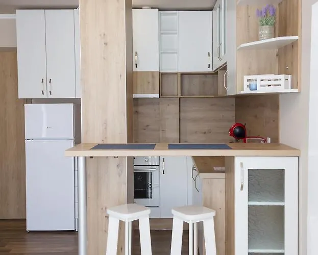 Sunny Blue One-bedroom Flat With Balcony By Flat Mаnager ヴァルナ